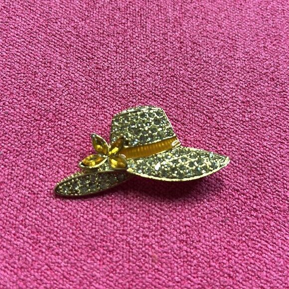Beautiful Rhinestone Monet Hat Brooch - Picture 6 of 6